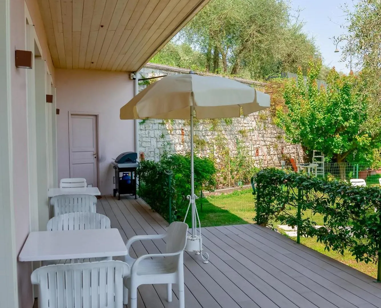 טוסקולנו מדרנו Charming Lake View Cottage בית נופש