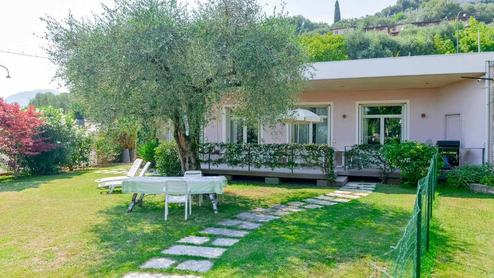 טוסקולנו מדרנו Charming Lake View Cottage בית נופש טוסקולנו מדרנו