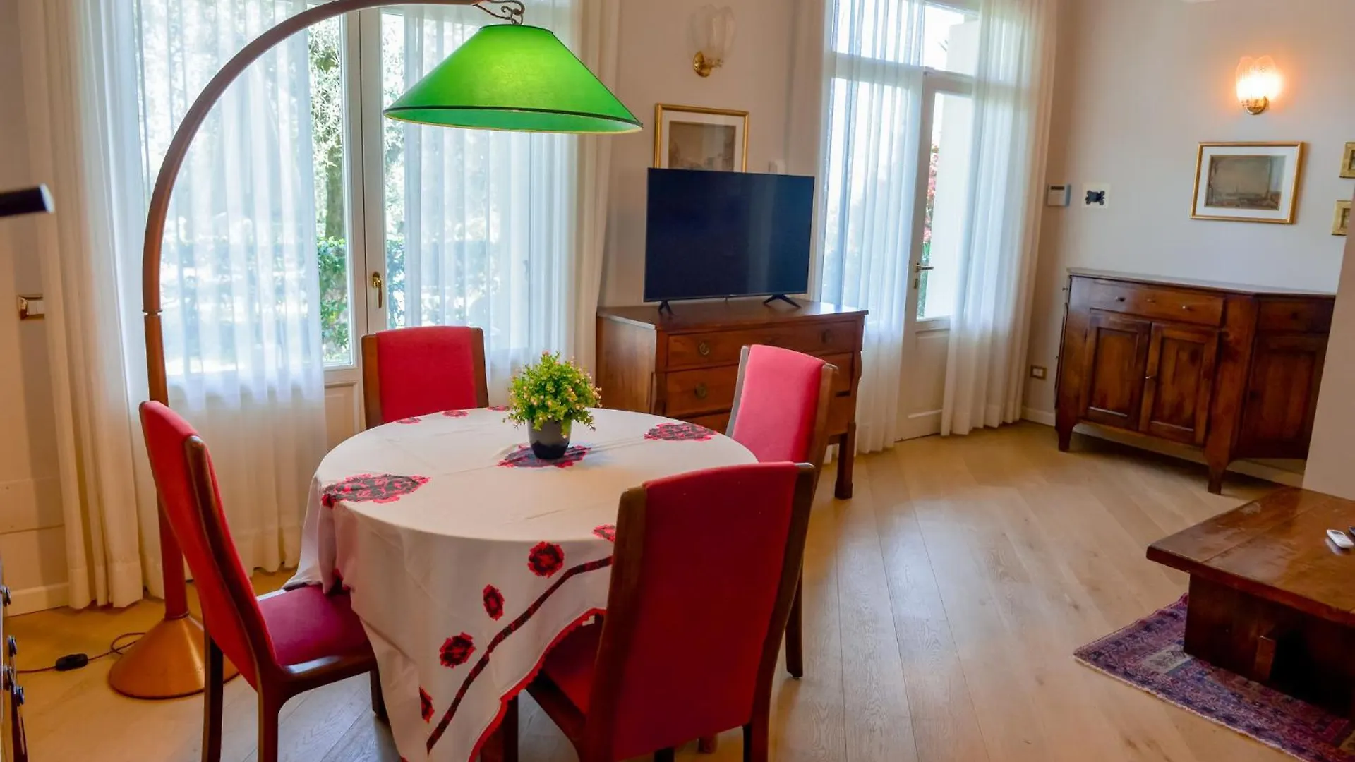 טוסקולנו מדרנו Charming Lake View Cottage איטליה