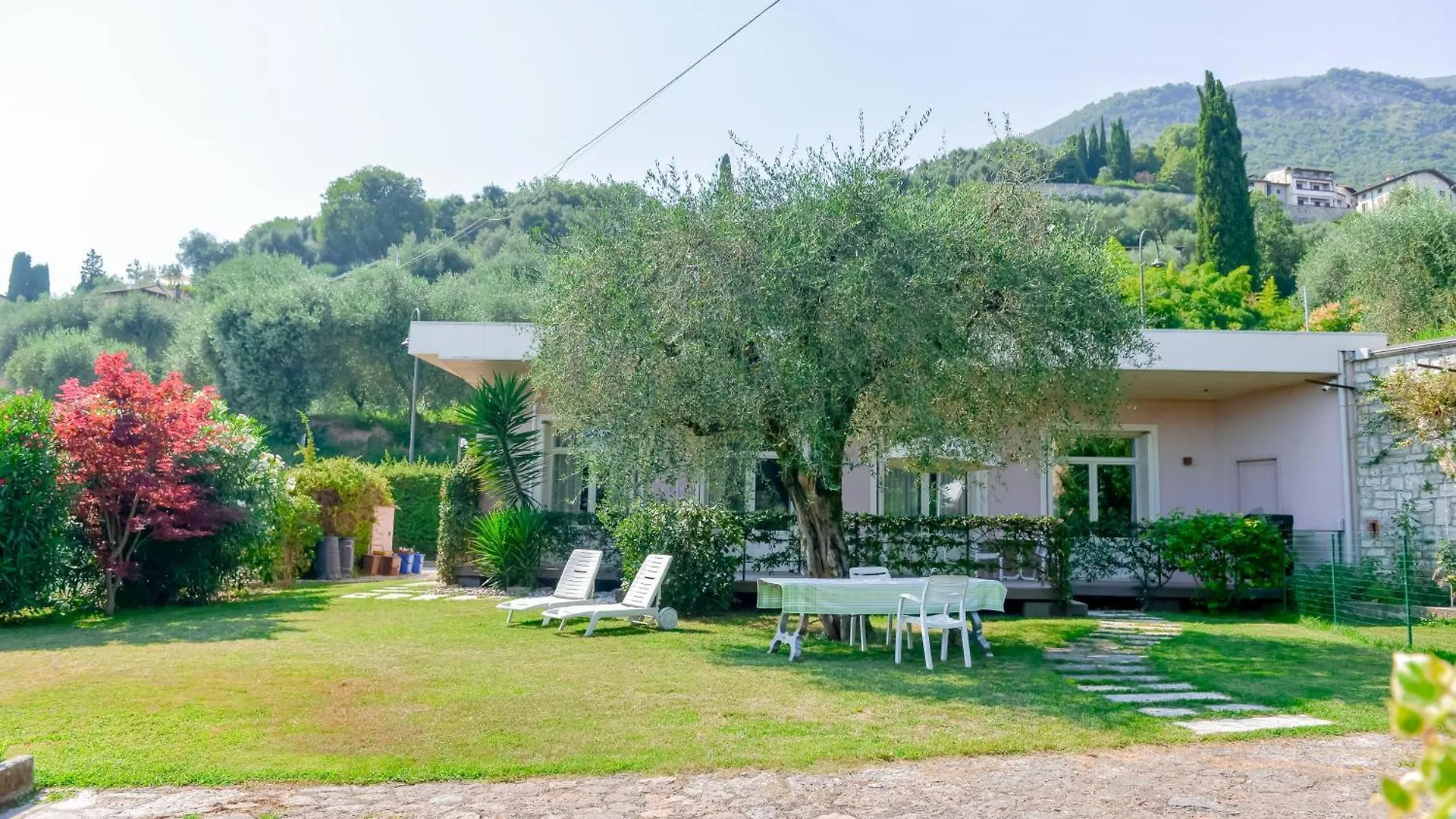 בית נופש טוסקולנו מדרנו Charming Lake View Cottage